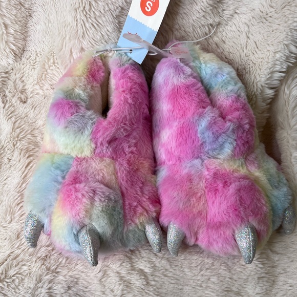 Girls Riya Monster Tie Dye Foot Slippers New Size 13/1 - Picture 2 of 5